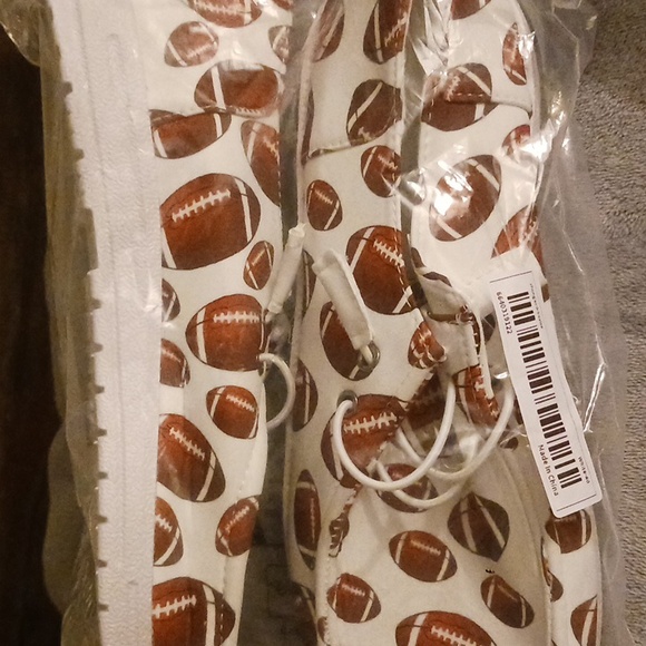 🤍🏈NWT WOMEN'S SHOES🏈🤍 - Picture 4 of 4